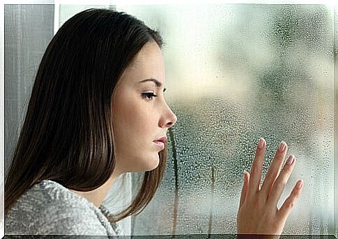 woman-looking-window