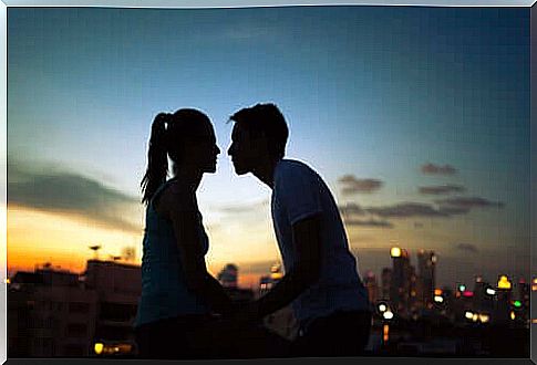 couple kissing at sunset