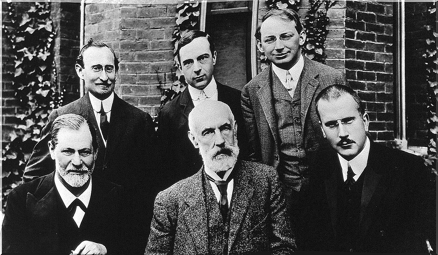 How did the controversy between Freud and Jung begin?